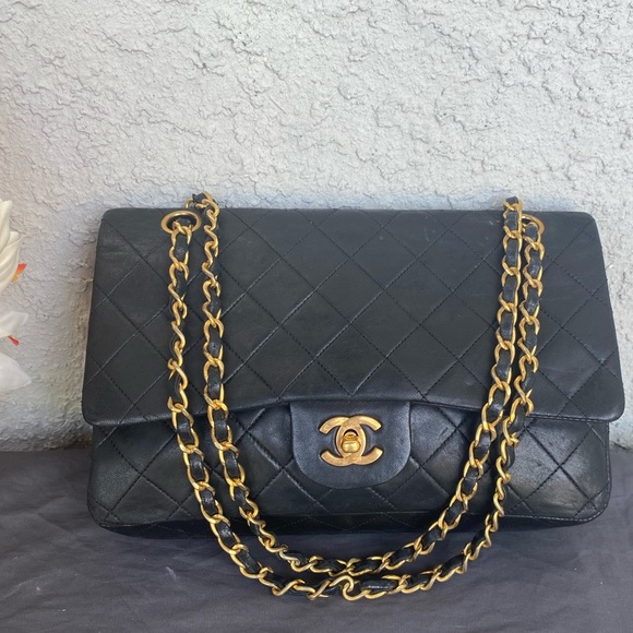 🎉❤️VINTAGE LOVER♥️🎉CHANEL 10” DOUBLE FLAP BAG LAMB GOLD HARDWEARS ❤️ - Picture 4 of 17